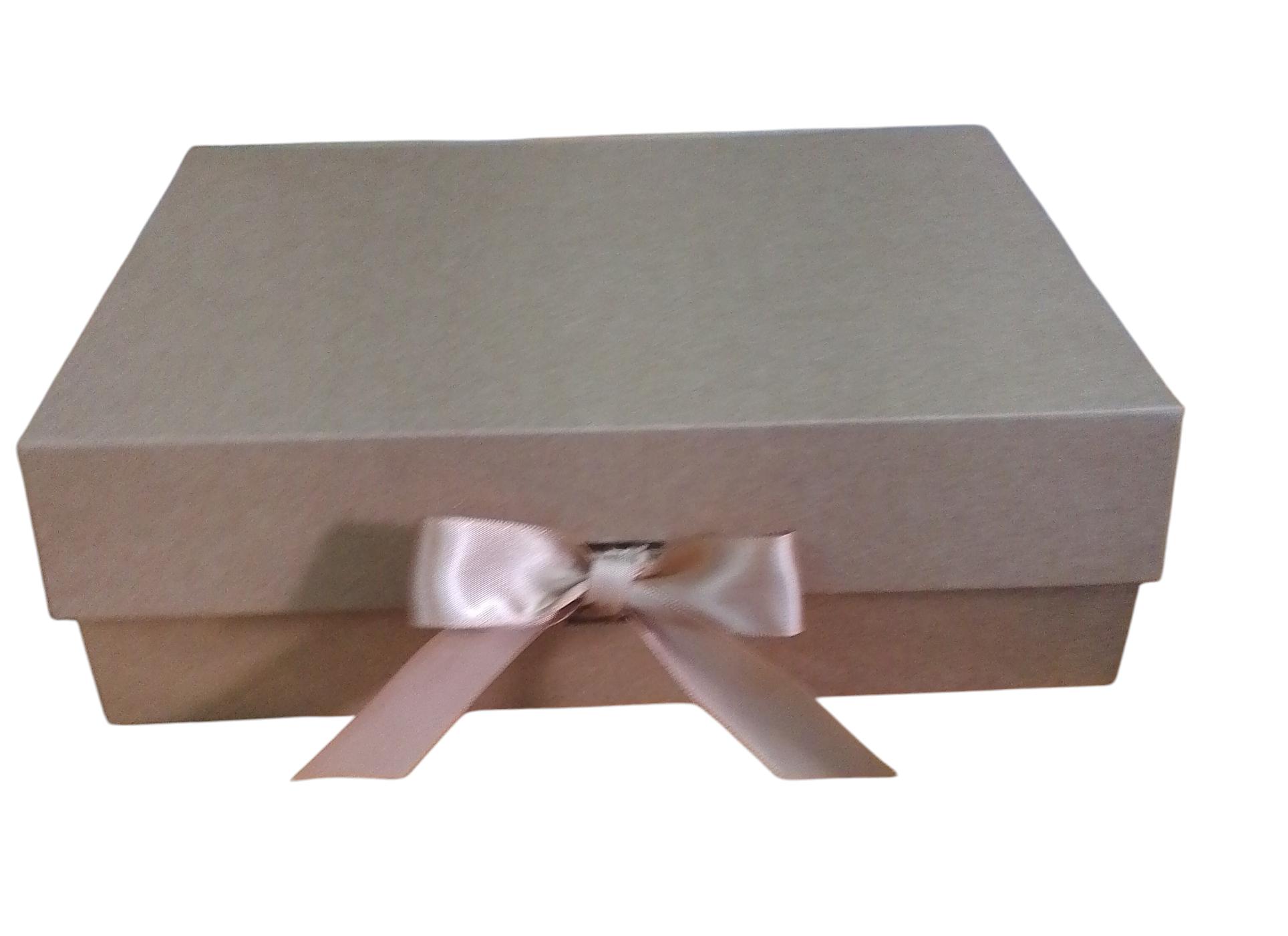 Caja Rectangular color marrón de  0 x  28 x 9 x 20 cm
