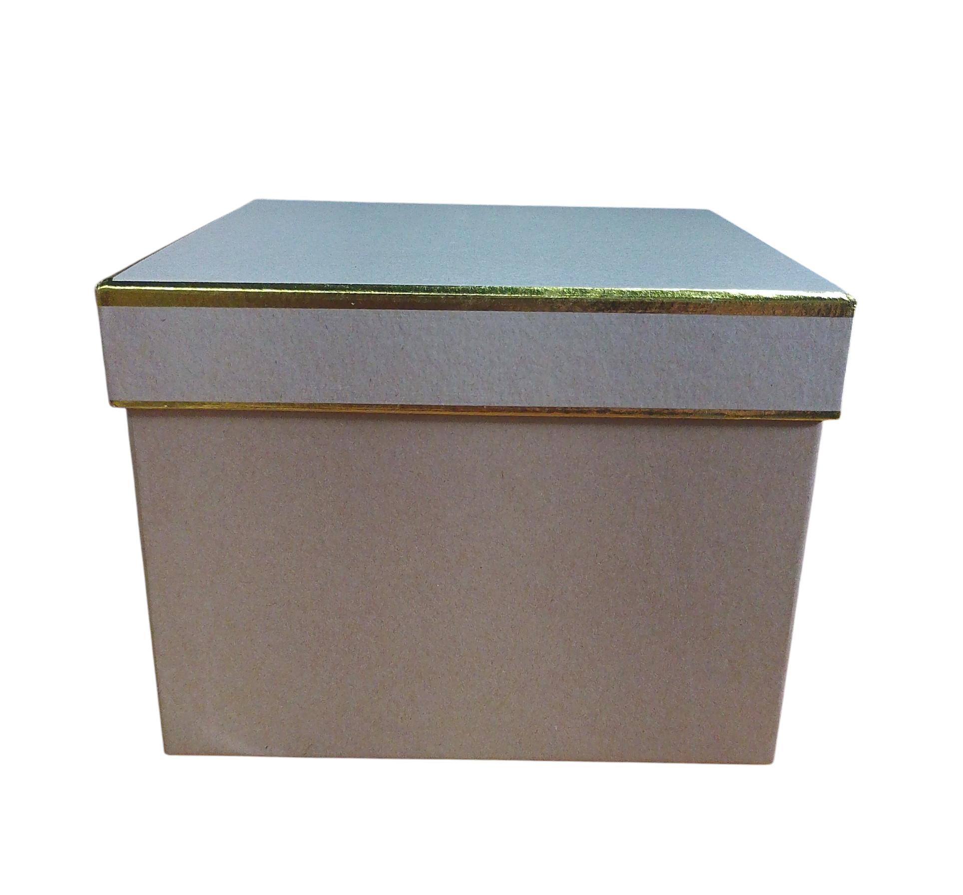 Caja Cuadrada color beige de  0 x  0 x 19 x 4 cm