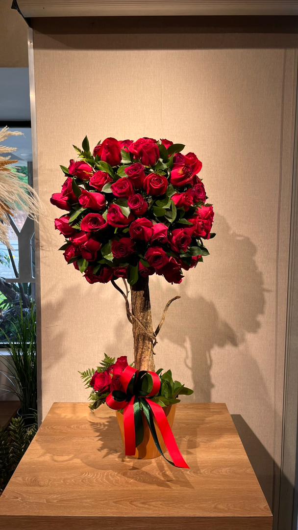 Árbol de Rosas Luxury – Elegancia Escultórica