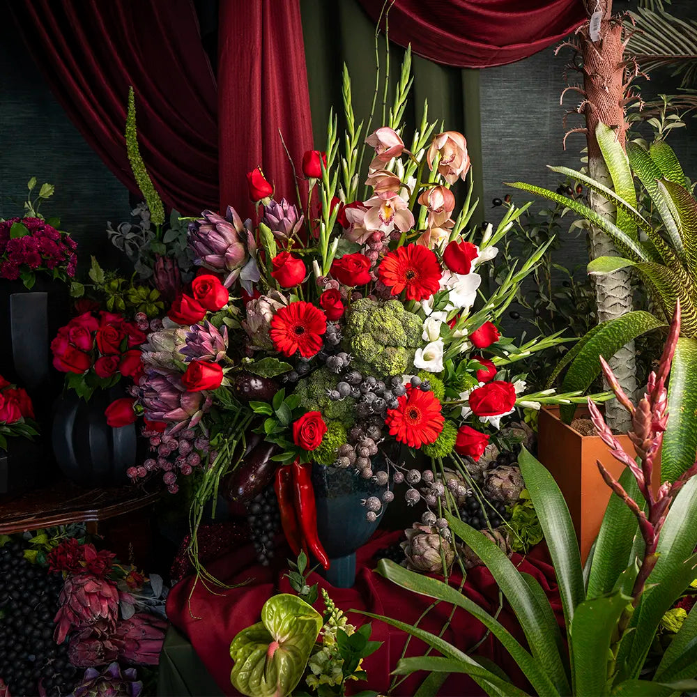 Arreglo Floral Natural Baco – Rosas, Gladiolas y Gerberas con Base de Vidrio