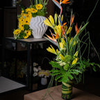 Arreglo Floral Natural Boreal – Azucenas, Ave del Paraíso, Uña de Danta y Pompones Verdes