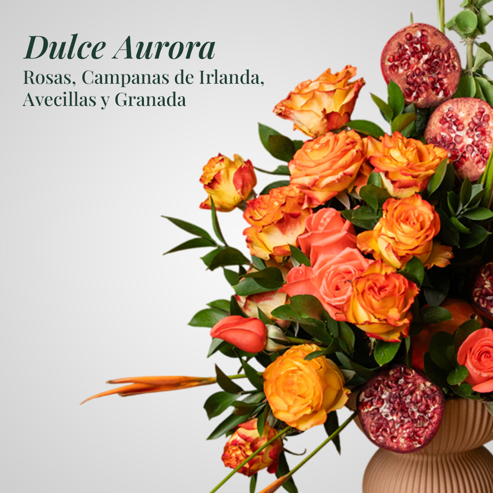 Dulce Aurora – Arreglo Floral Natural con Rosas, Campanas de Irlanda, Avecillas y Granadas