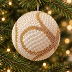 Imagen generada de una bambalina Perlas beige con bandas doradas ambientada en un árbol de Navidad