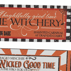 Zoom detalle boleto decorativo Halloween carnaval vintage The Witchery naranja negro metal 91cm