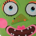 Zoom detalle macarrón colgante Frankenstein verde papel maché 30cm cara femenina pestañas mejillas rosadas Halloween