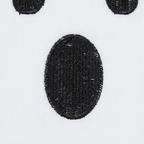 Zoom detalle bordado negro cara fantasma asustado BOO tipografía gótica paño algodón blanco Halloween cocina