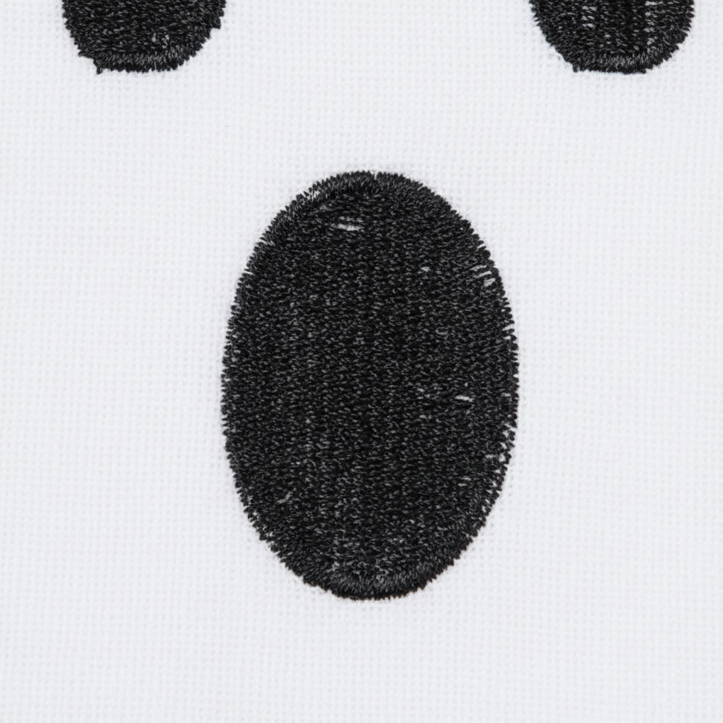 Zoom detalle bordado negro cara fantasma asustado BOO tipografía gótica paño algodón blanco Halloween cocina