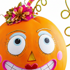 Zoom detalle calabaza decorativa Halloween resina 41cm cara femenina ojos azules lazo multicolor zarcillos dorados
