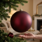Bambalina mate vinotinto grande de 20 cm ambientada en árbol de Navidad