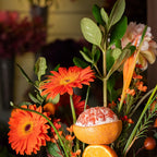 Arreglo Floral Natural Néctar – Gerberas, Avecillas, Pompones Verdes, Toronja e Higos