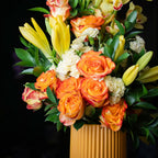 Arreglo Floral Natural Zumo – Orquídeas Cymbidium, Azucenas y Rosas